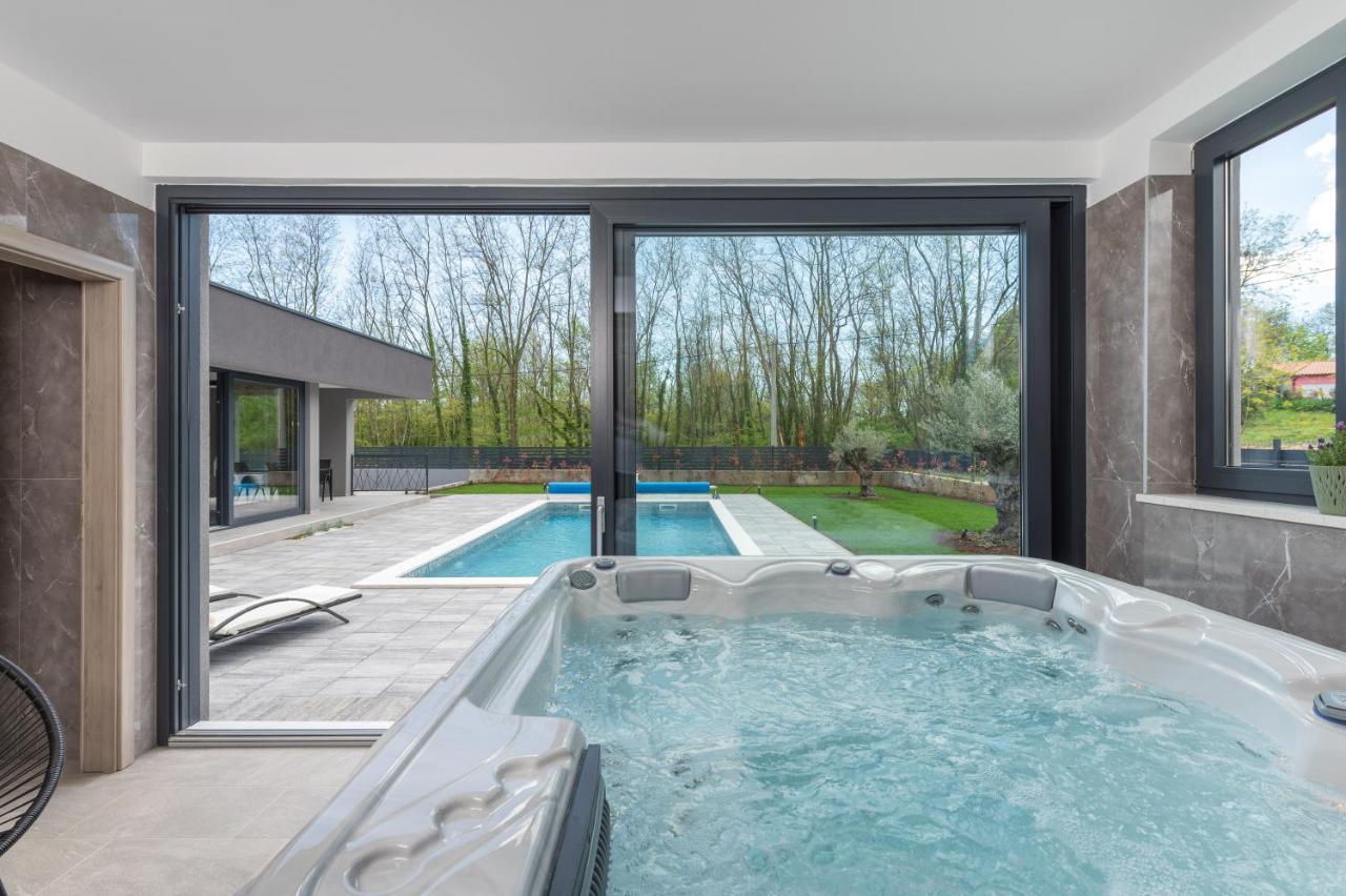 Green Luxury II With Heated Pool, Jacuzzi & Sauna Ruzici  Buitenkant foto