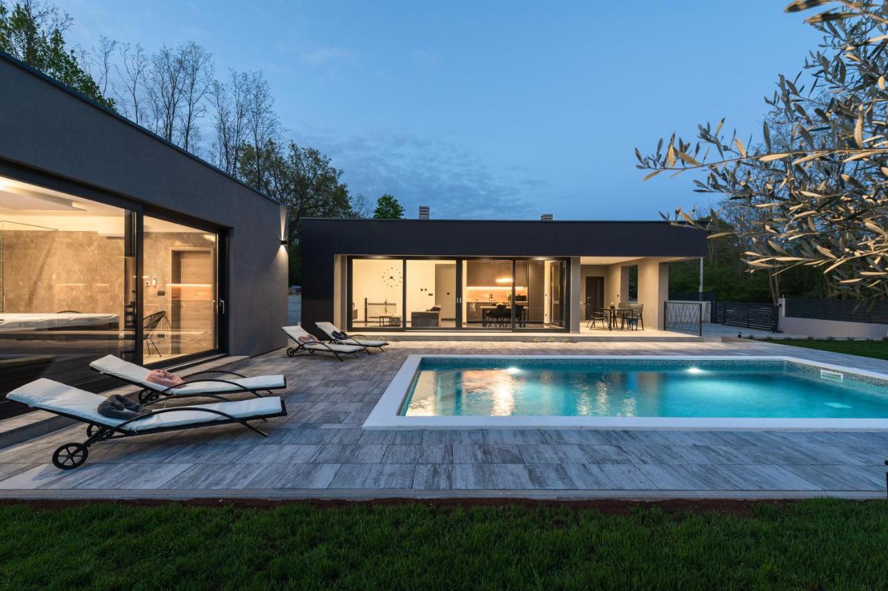 Green Luxury II With Heated Pool, Jacuzzi & Sauna Ruzici  Buitenkant foto