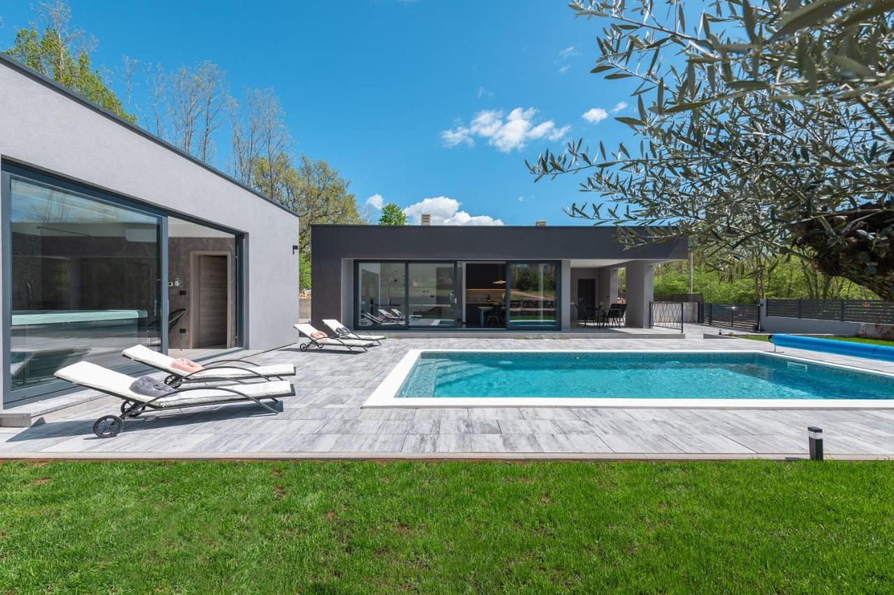 Green Luxury II With Heated Pool, Jacuzzi & Sauna Ruzici  Buitenkant foto